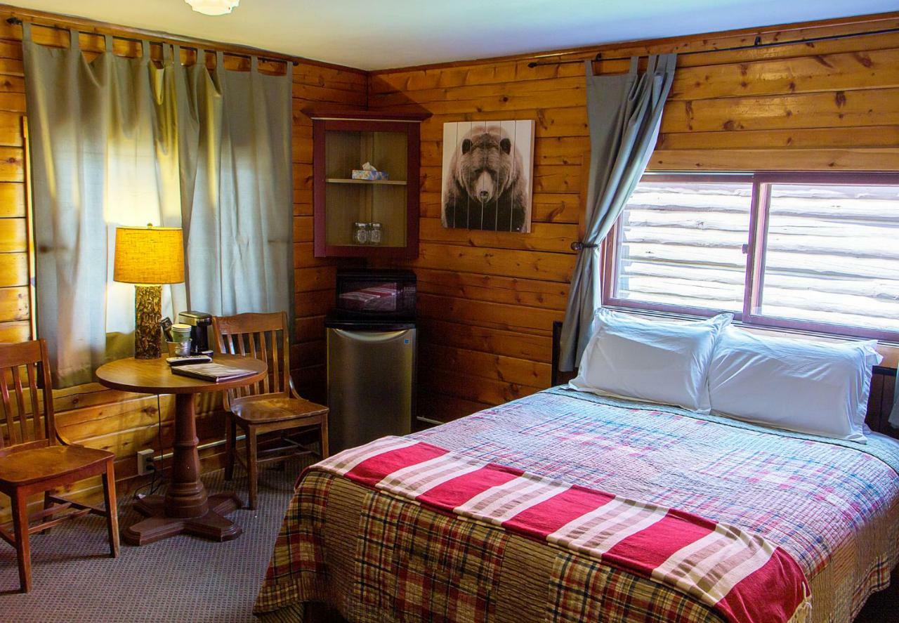 High Country Motel And Cabins Cooke City Eksteriør bilde